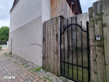 Casa de inchiriat pentru birou/cabinet/salon, curte proprie- Mioritei