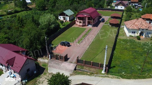 Vilă de vânzare în comuna Băiculești, sat Mănicești, județ Argeș.