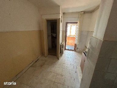 GARA-BCR 3 CAMERE DECOMANDATE 82 MP. 2 BAI, 2 BALCOANE, ETAJ 2, LIBER