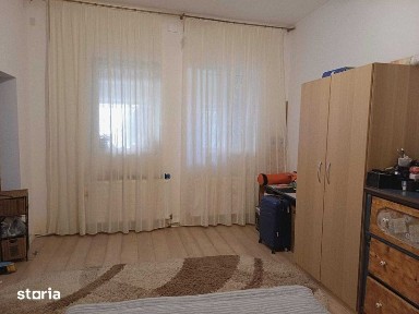 DE VANZARE CASA PARTER SI ETAJ 156 mp central, zona Piata Mica
