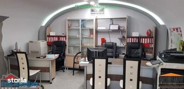 Spatiu comercial pt birouri-salon- cabinet ultracentral Arad