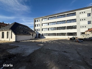 Clădire centrală cu multiple destinații