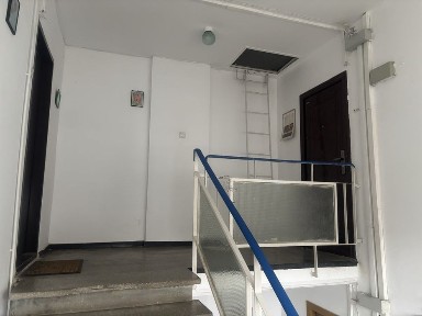 Vand apartament 3 camere cf 1 decomandat + boxa parter