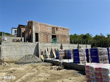 Case tip duplex de vanzare, 101 mp utili, 230 mp teren, in Corunca