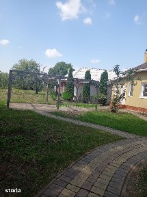 De vânzare - Casă cu teren generos, Coltirea