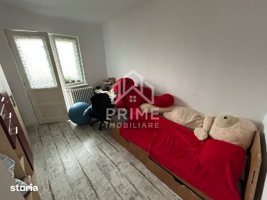 Apartament cu 4 camere, 2 bai, 2 balcoane, parcare si boxa - Cetate