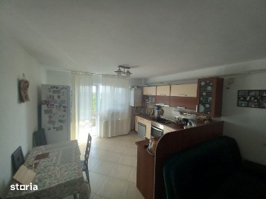 Apartament 3 camere, 67 mp, etaj 3/5, zona Sud