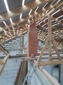 Casă cu 6 camere, teren 600 mp, acces asfaltat