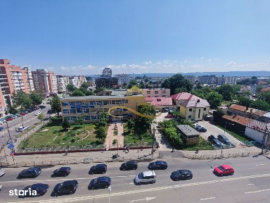 Vând apartament cu 3 camere decomandate in centrul orașului Bacau