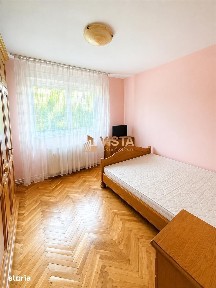Apartament 3 camere, etaj intermediar, in Astra, Brasov