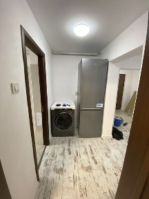 Inchiriez apartament pe bulevardul 1 Mai zona Sara