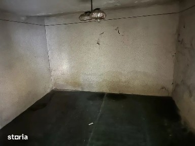Central - Vanzare casa, curte comuna