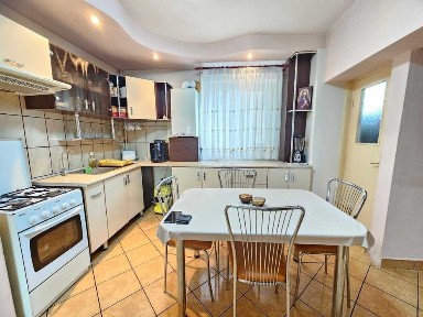 Proprietar vand apartament cu 3 camere, Tudor, etaj 2, suprafața totală 80,33 mp (64mp utili + 16 mp balcon)
