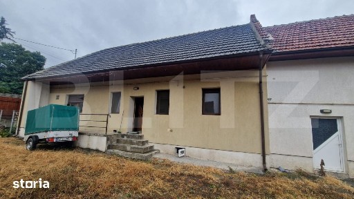 Casa cu teren 935 m, doua corpuri de case, Sacele -zona buna