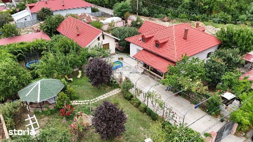 Două case, teren 1.210 mp | Ideal pentru două familii/ Tecuci