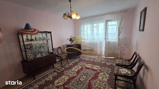 Apartament cu 3 camere de vanzare pe Strada Alecu Russo