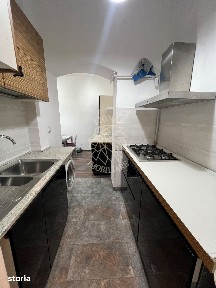 Apartament Renovat Complet 2 camere-et 1-parcare-curte comuna-Central