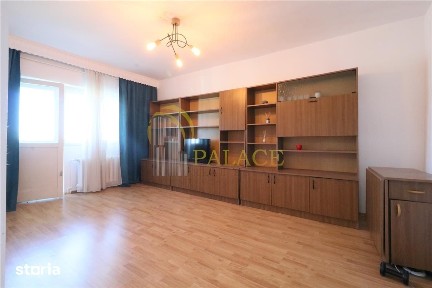 Apartament de 3 camere Decomandat, Hala centrala