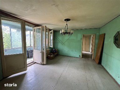 Vanzare apartament 3 Camere Uverturii Militari - Necesita Renovare