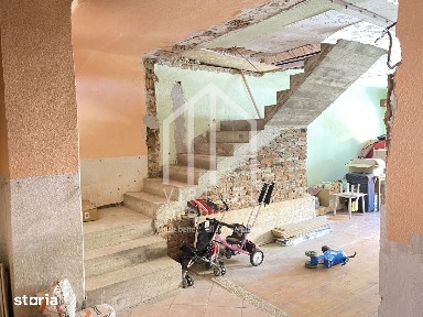 Apartament generos de vanzare in Cisnadie, 150 mp + anexe si teren