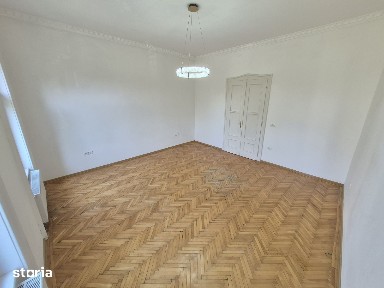Birou de inchiriat-Piata Sinaia-3 Camere-86MP-Etaj 1-Centrala-700 Euro