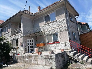 Casă de vânzare în Sfântu Gheorghe | Garaj, terasă și grădină