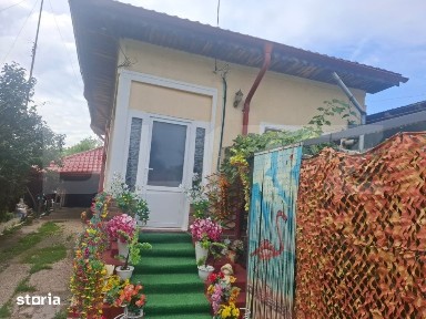 Casa de vanzare, 90 mp, teren 1980 mp, zona Titu
