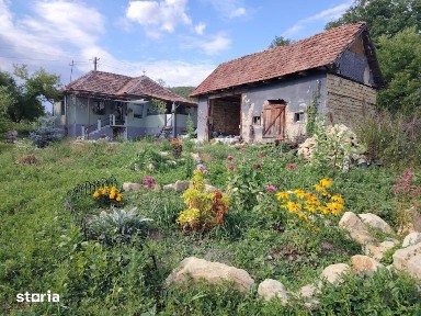 Casa renovata integral, cu gradina generoasa la doar 27 km de Cluj-Nap