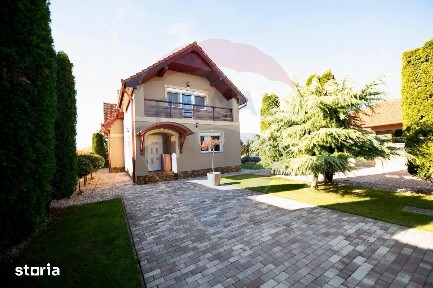 Casă gata de locuit cu teren 2700mp si garaj dublu in Madaras