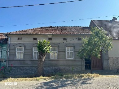 Casa de vanzare la sosea in Girbovat, langa Bozovici, 5 camere