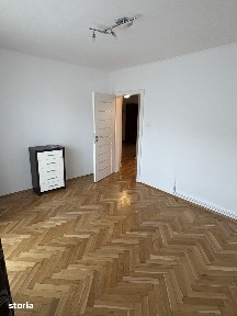 Apartament cu 4 camere, garaj, beci, pod și 3 balcone