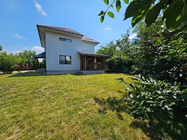 Casa Branesti - ( curte superba 600 mp)