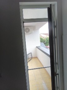 Închiriez apartament sau garsoniera cu 2 camere in cartier 23 august metrou Republica loc parcare