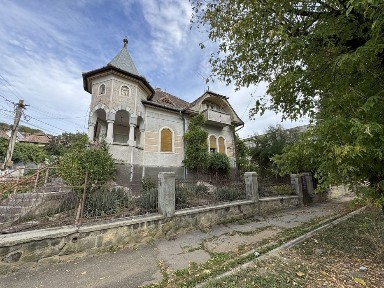 Vand casa în Turda