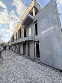 Vand 2 apartamente tip duplex zona centrala
