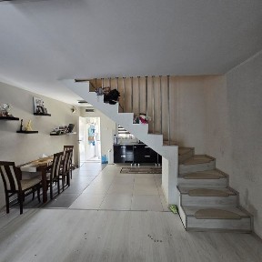 Vand casa tip duplex la intrare in Nojorid.