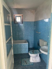 Vând casă la tara