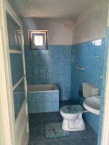 Vând casă la tara