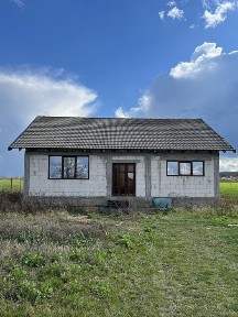 Vând casă în Miersig cu teren cu 5.000 mp (plus inca 2.000 mp disponibili la vanzare teren agricol)situată la 25 de km de Oradea