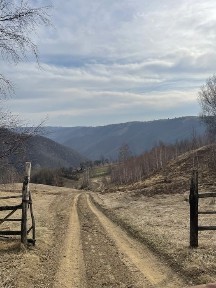 Vand teren zona de deal 9,5 Ha, si Casa de Vacanta