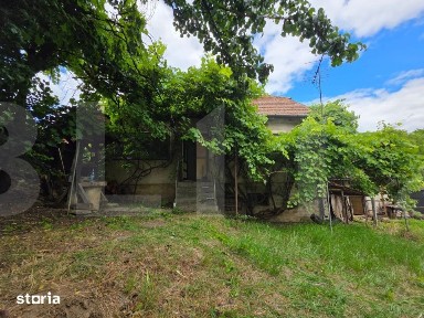Casa traditionala din caramida in satul Anghelus