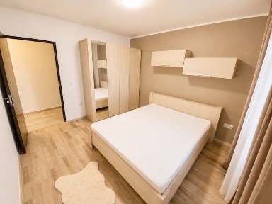 Proprietar,vand apartament in zona linistita de case,str Dacia,Craiter