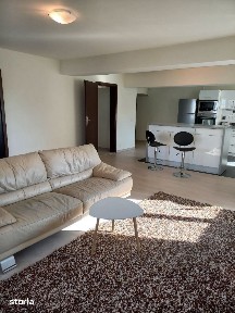 3 cam. de lux, loc de parcare,Cl. Bucuresti-Piata Mare, 550 Euro.