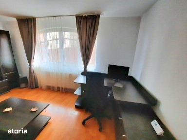 Inchiriez ap 2 camere cu parcare Str Becas (Andrei Muresanu)