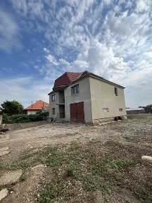 Casa mare de vanzare