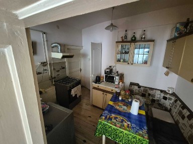 Vând casă spațioasă - Proprietate unică cu 2 case în aceeași curte