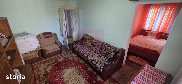 Apartament 3 camere de vanzare in Campina
