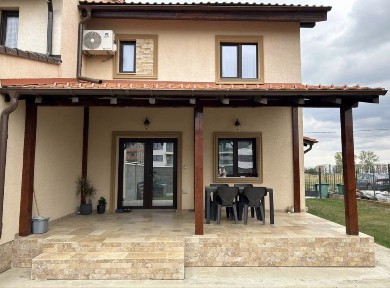 Proprietar vand duplex