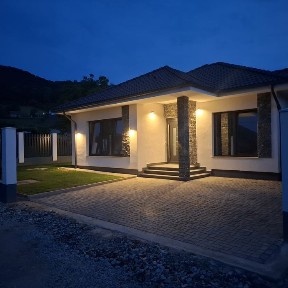 Casă pe un nivel,preț de apartament,toate utilitățiile în casa cu contoarele montate