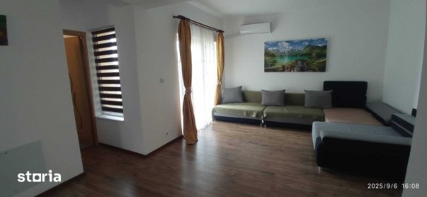 Vand casa cu 4 camere pe 2 nivele in Sanmartin str Carmen Sylva